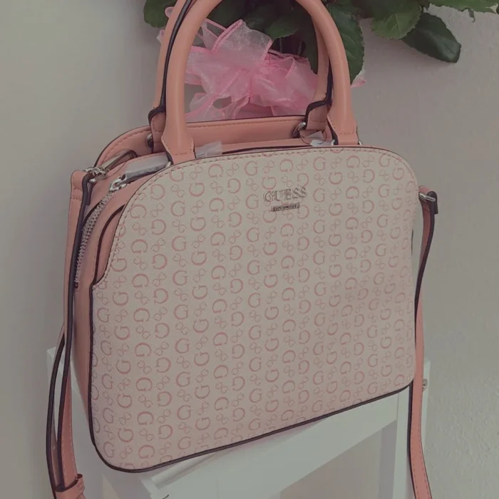 Cartera Guess Modelo Lyron Rosa con Estampado Blanco Original