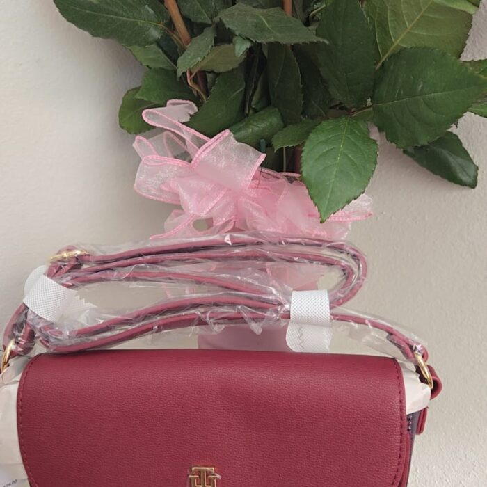 Cartera Tommy Hilfiger Crossbody Roja | Estilo Elegante y Sofisticado para Mujer