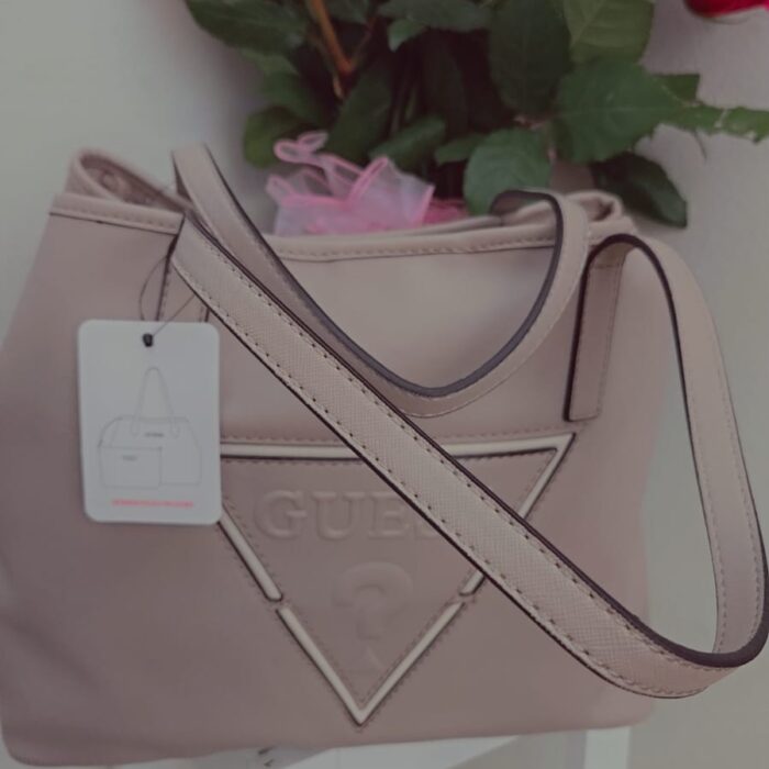 Cartera Guess beige con monedero incluido