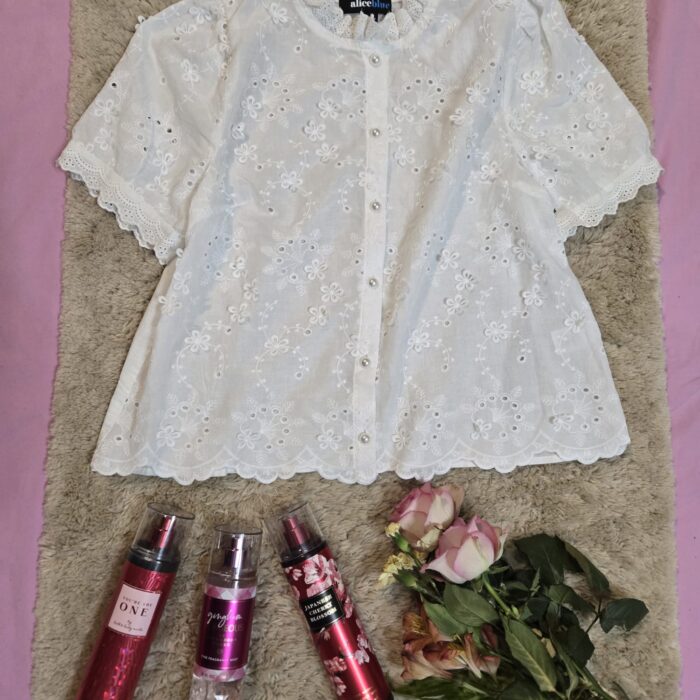 Blusa blanca bordada Alice Blue de algodón con detalles florales