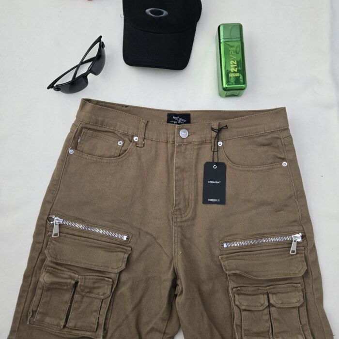 Short Cargo Forever 21 Hombre con Bolsillos y Cierres Metálicos – talla 33