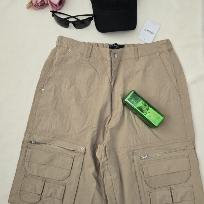 Short Cargo Forever 21 para Hombre – Tono Beige con Bolsillos Multifuncionales talla 33