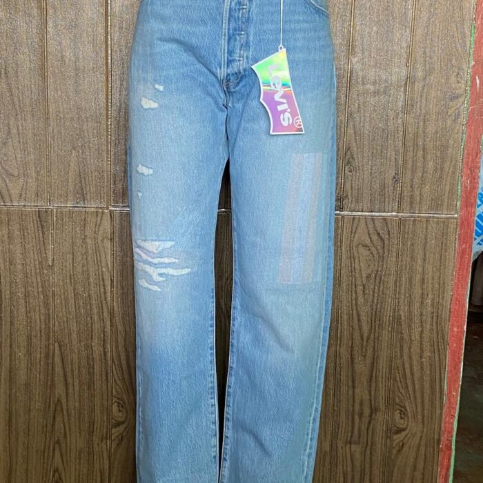 Pantalón Levi’s para Mujer Corte Recto en Mezclilla Azul con Detalles Desgastados talla 36X32