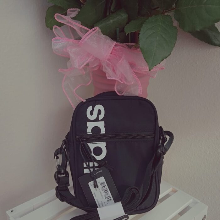 Cartera Unisex Adidas Negra | Diseño Deportivo y Moderno