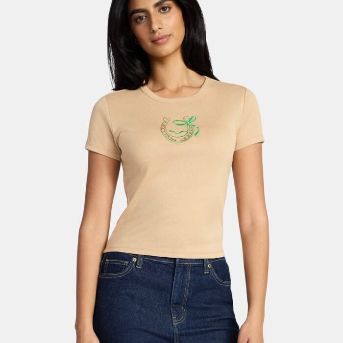 Camisa  Baby Tee Beige con Bordado de Herradura y Lazo - Social Edition