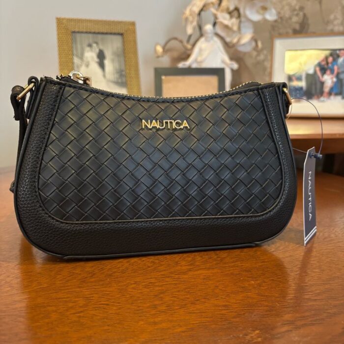 Bolso Crossbody Nautica Negro para Mujer con Diseño Tejido y Correa Ajustable